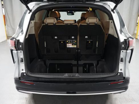 Certified 2023 Toyota Sienna Limited image 39