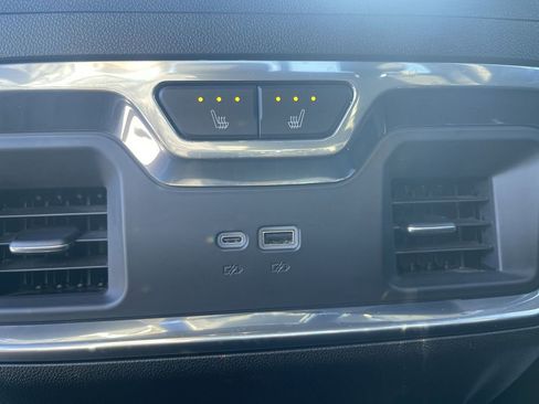 Used 2024 Chevrolet Silverado 1500 High Country w/ High Country Premium Package image 39