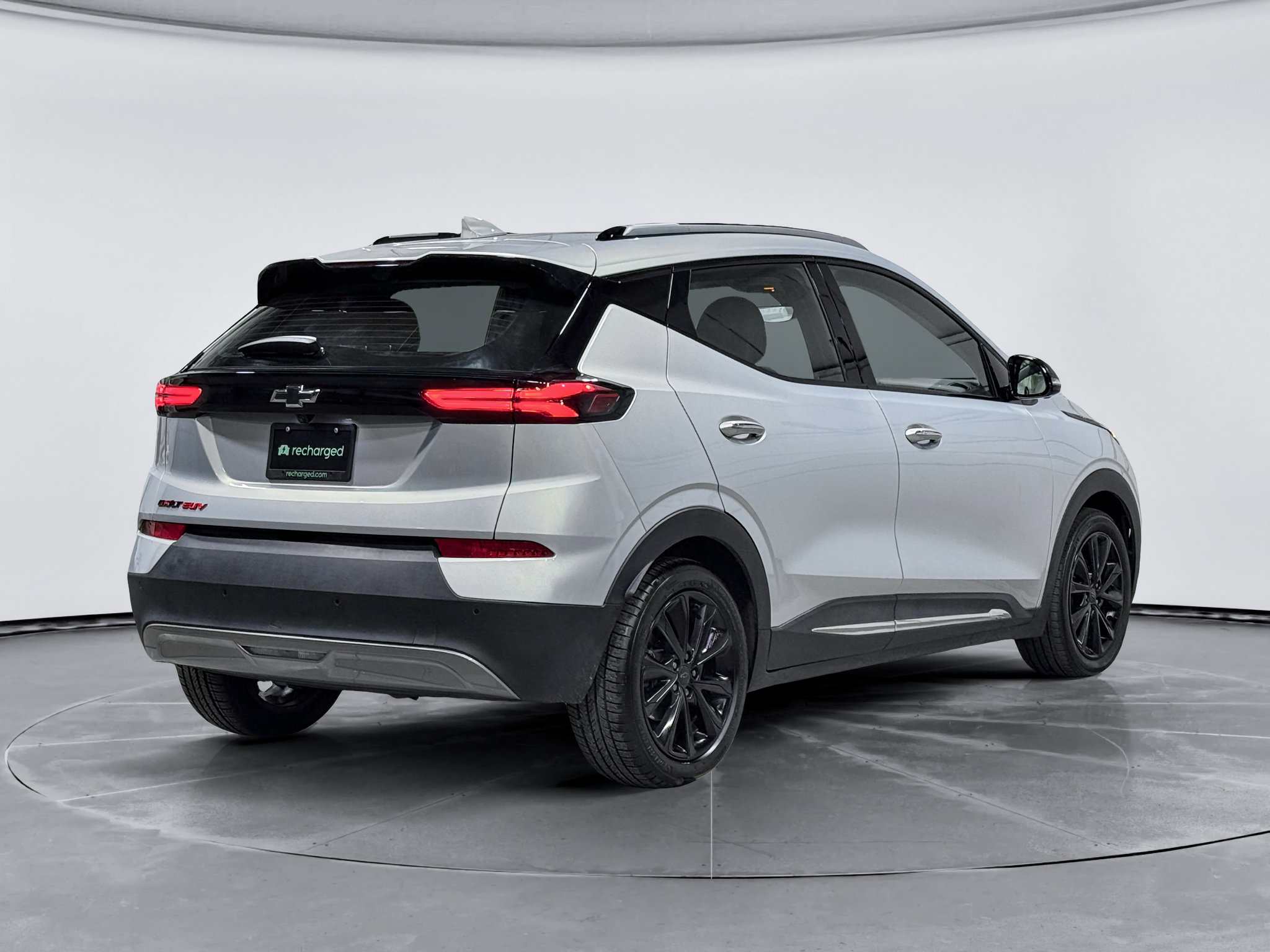Used 2023 Chevrolet Bolt EUV Premier w/ Sun & Sound Package FWD image 3