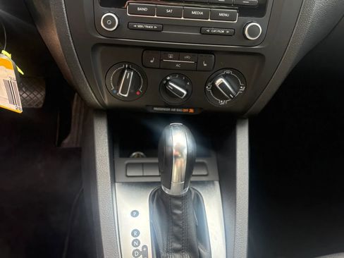 Used 2012 Volkswagen Jetta SE FWD image 45