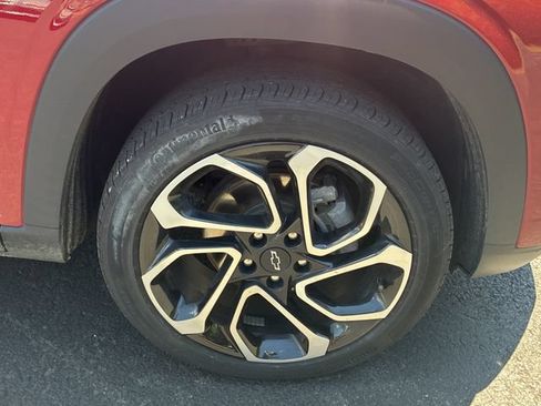 Used 2024 Chevrolet Trax RS w/ Sunroof Package FWD image 16