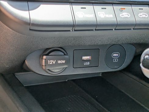 Used 2025 Hyundai Elantra SEL FWD image 29