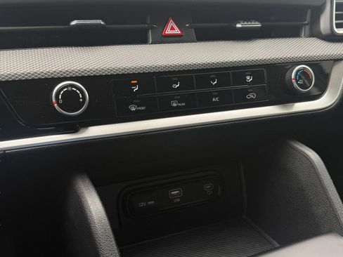 Used 2025 Kia Sportage LX image 37