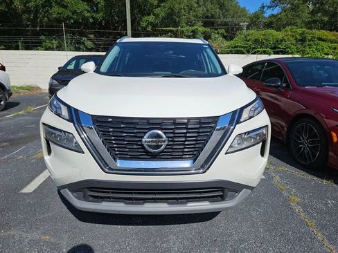 Used 2021 Nissan Rogue SV w/ Premium Package FWD image 3