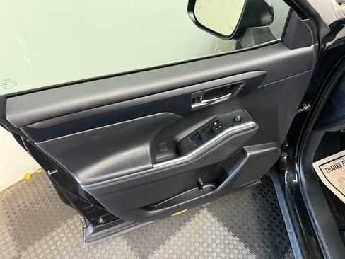 Used 2023 Toyota Highlander L image 22