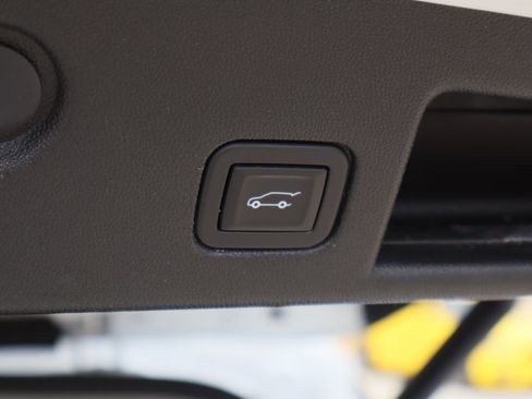 Used 2020 Chevrolet Equinox Premier w/ Premier Redline Edition FWD image 27