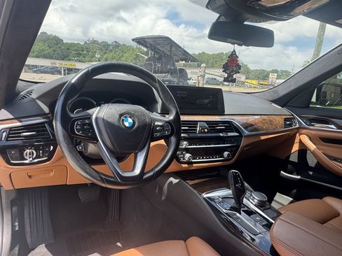 Used 2018 BMW 530i RWD image 10