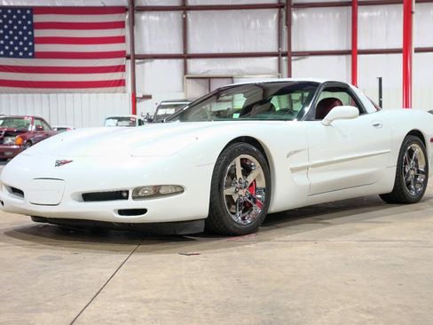 Used 1998 Chevrolet Corvette Coupe w/ Memory Pkg RWD image 1