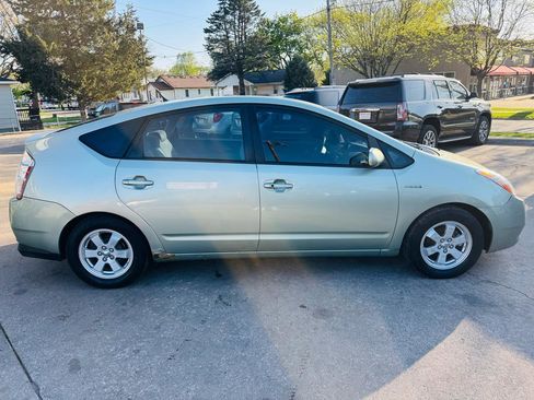Used 2009 Toyota Prius Touring FWD image 2