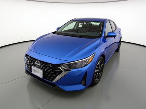 Used 2025 Nissan Sentra SV image 3