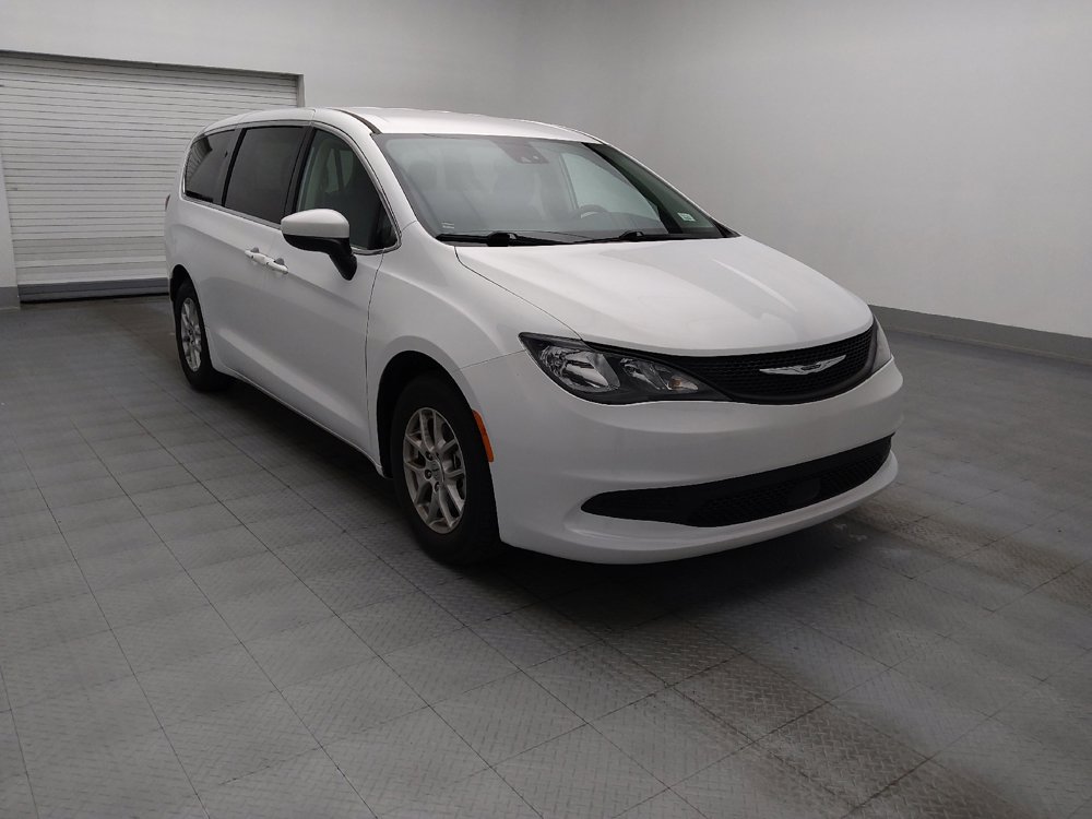 Used 2023 Chrysler Voyager LX FWD image 13