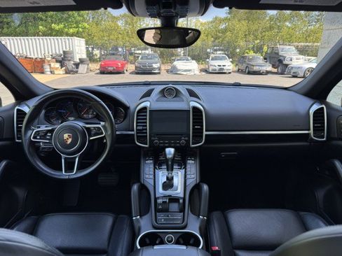Used 2018 Porsche Cayenne AWD/4WD image 27