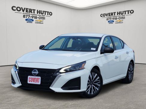 Used 2025 Nissan Altima 2.5 SV FWD image 1
