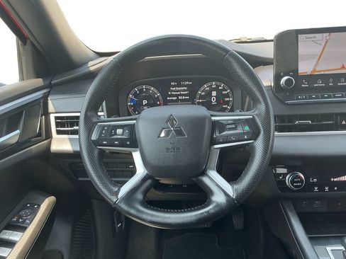 Used 2024 Mitsubishi Outlander SE Black Edition FWD image 18