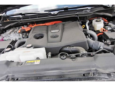 Used 2025 Toyota Tundra Platinum image 31