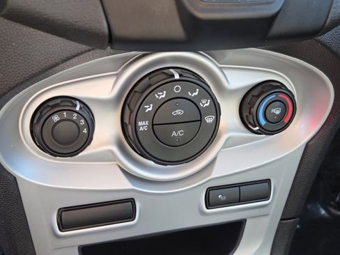 Used 2014 Ford Fiesta SE image 22