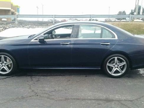 Used 2017 Mercedes-Benz E 300 4MATIC image 2
