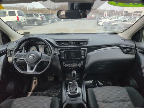 Used 2021 Nissan Rogue Sport SV image 9