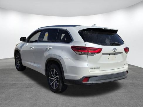 Used 2017 Toyota Highlander XLE image 5