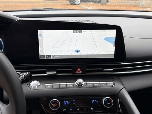 Used 2025 Hyundai Elantra SEL image 20