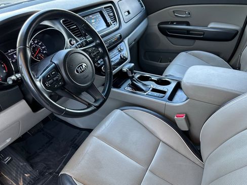 Used 2021 Kia Sedona EX image 10