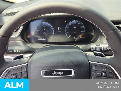 Used 2025 Jeep Grand Cherokee L Altitude AWD/4WD image 25