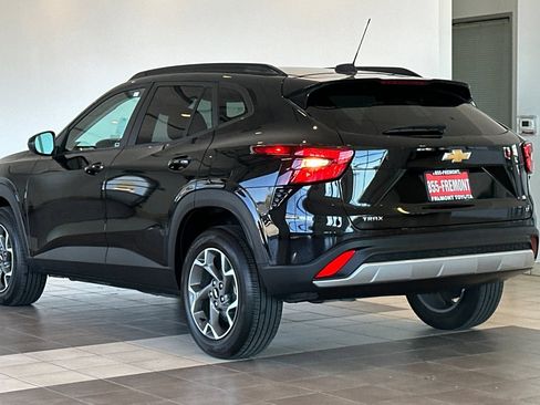 Used 2025 Chevrolet Trax LT w/ Driver Confidence Package FWD image 6