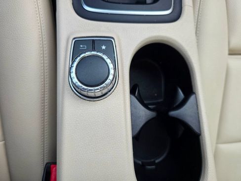 Used 2020 Mercedes-Benz GLA 250 4MATIC image 25