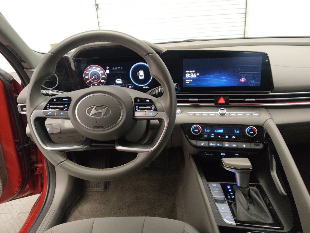 Used 2025 Hyundai Elantra SEL FWD image 22