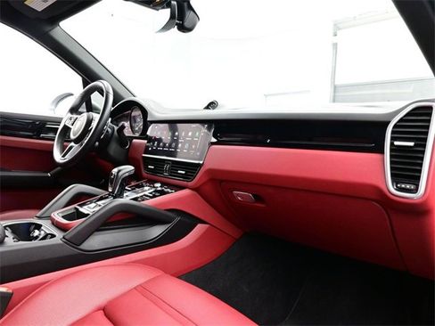 Used 2022 Porsche Cayenne E-Hybrid image 16