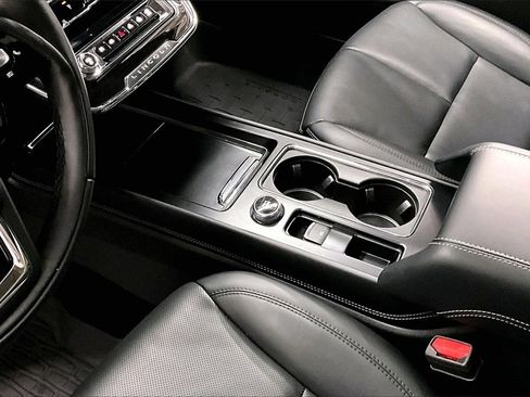 Used 2025 Lincoln Corsair Premiere w/ Equipment Group 101A image 8