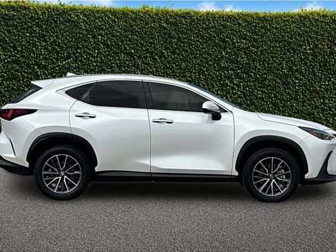 Used 2025 Lexus NX 250 FWD w/ Accessory Package (2T) image 3