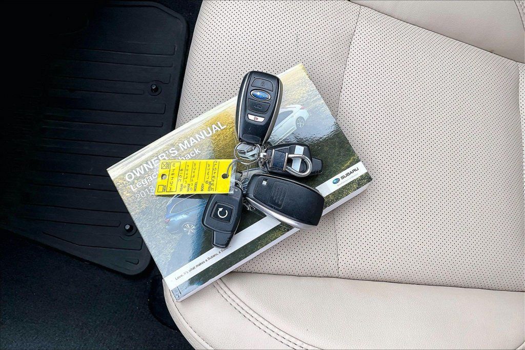 Used 2018 Subaru Outback 3.6R Limited AWD/4WD image 11
