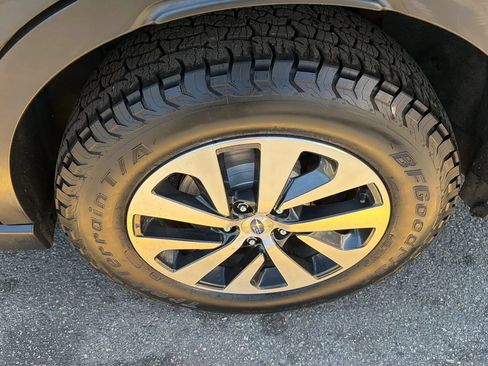Used 2023 Subaru Outback Premium AWD/4WD image 9