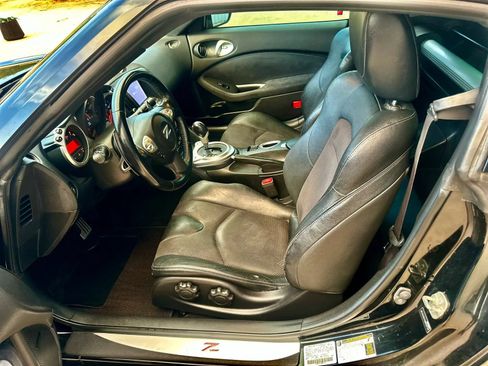 Used 2016 Nissan 370Z Touring RWD image 10