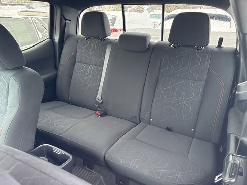 Used 2018 Toyota Tacoma TRD Sport image 21