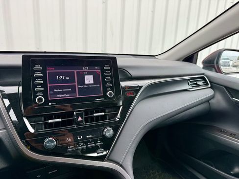 Used 2021 Toyota Camry SE w/ Cold Weather Package image 17