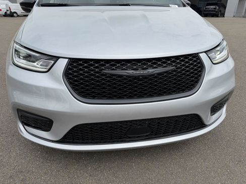 New 2026 Chrysler Pacifica Limited w/ S Appearance Package image 25