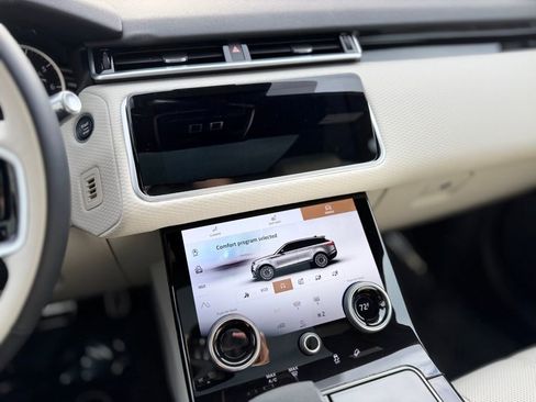Used 2022 Land Rover Range Rover Velar R-Dynamic S image 19