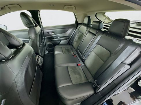 Used 2024 Nissan Ariya AWD image 28