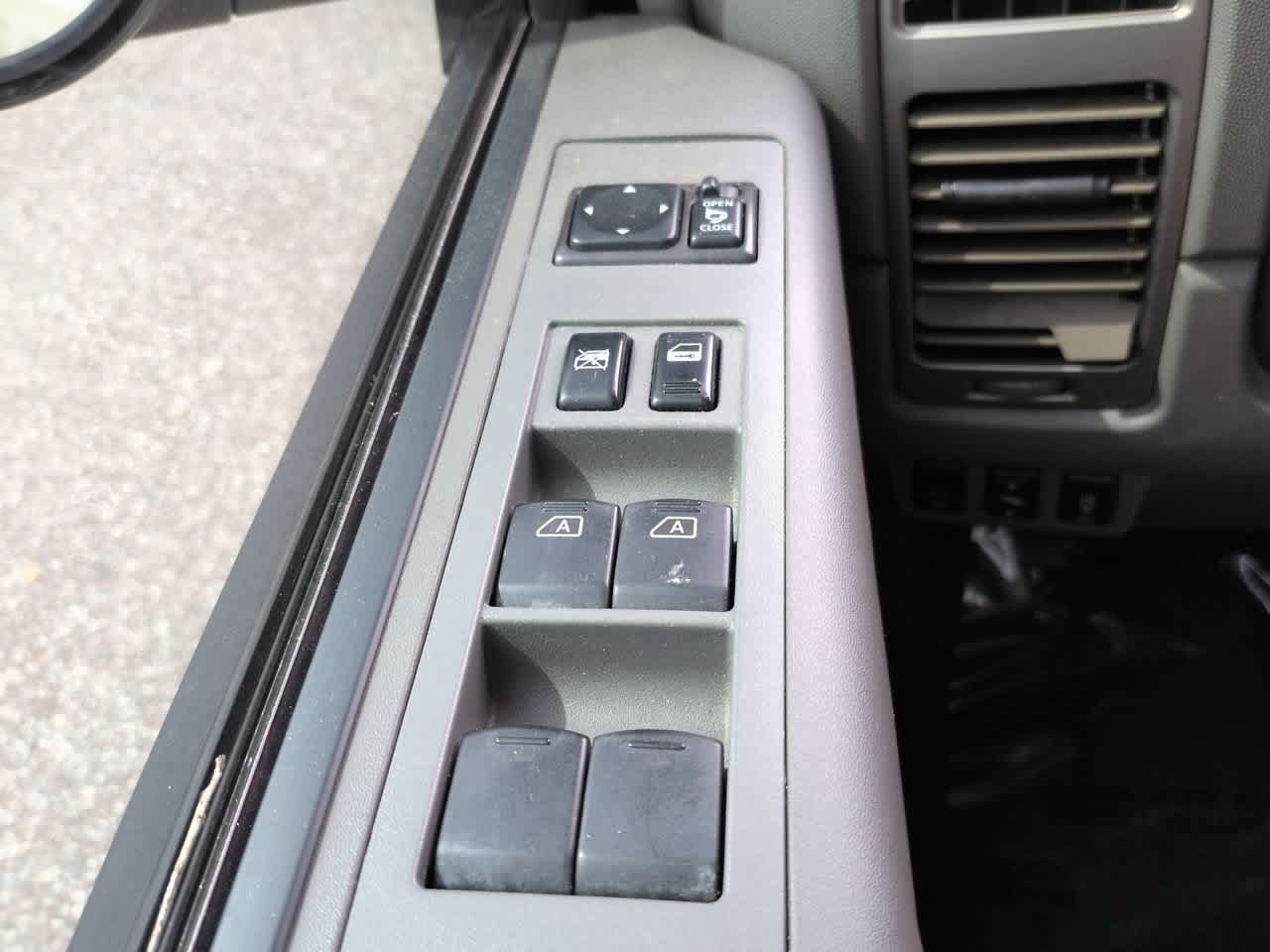 Used 2006 Nissan Armada LE w/ (U06) Technology Pkg (LE) RWD image 23