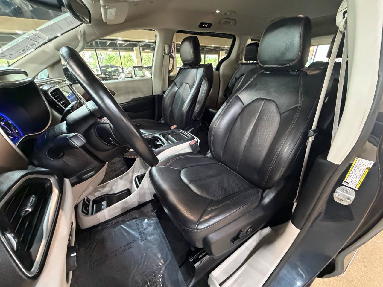 Used 2019 Chrysler Pacifica Touring-L FWD image 32