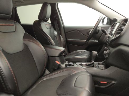 Used 2019 Jeep Cherokee Trailhawk w/ Cold Weather Group AWD/4WD image 21