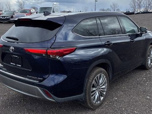 Used 2022 Toyota Highlander Platinum image 2
