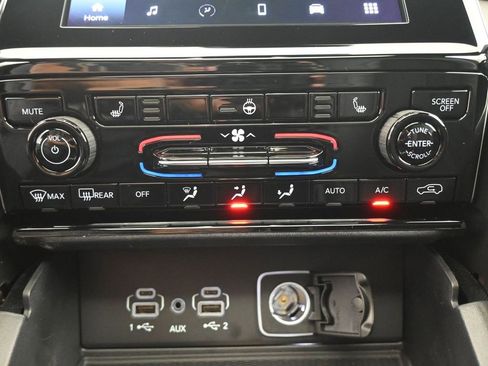 New 2025 Jeep Grand Cherokee Altitude image 4