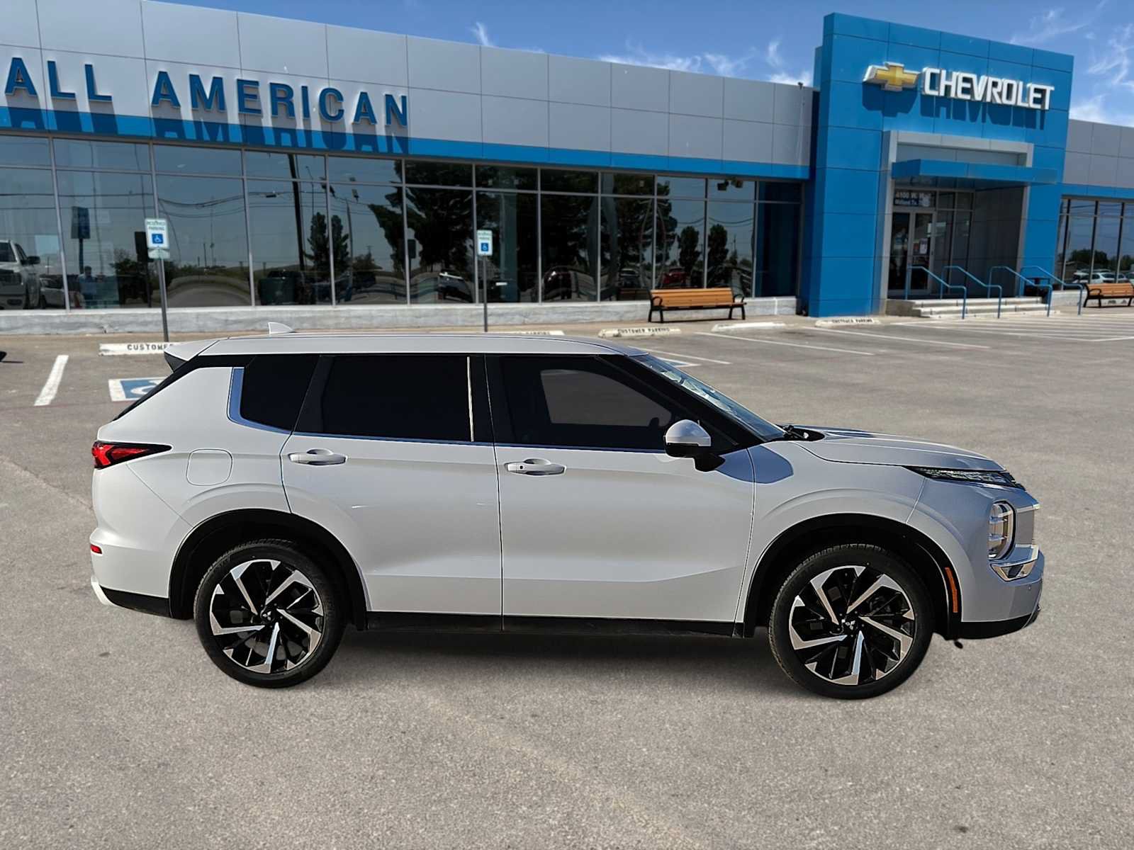 Used 2023 Mitsubishi Outlander SE FWD image 9