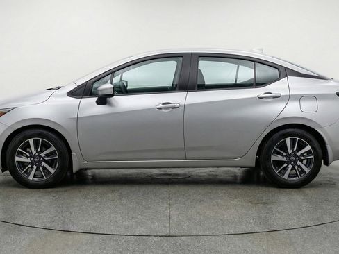 Used 2025 Nissan Versa SV image 5