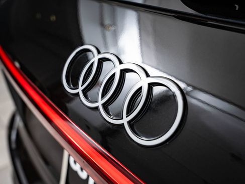 Used 2025 Audi Q6 e-tron Premium Plus w/ Premium Plus AWD/4WD image 18