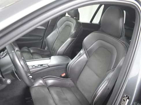 Used 2016 Volvo XC90 T6 R-Design w/ Protection Package Plus AWD/4WD image 18