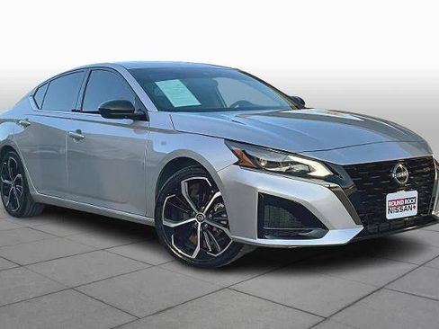 Certified 2024 Nissan Altima 2.5 SR image 3